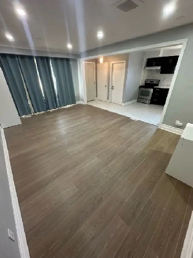 4 Bed 2WR Mainfloor - Lawrence/Markham - Available NOW