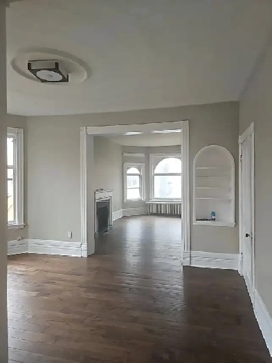 Large, Bright Main Floor 2 BR Apt. in a large Victorian home