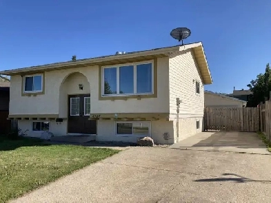 Home for Rent - 4 Bedrooms - Pet Friendly- Heated Garage - A...