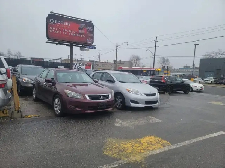 OMVIC Approved Open Lot With Offices for Lease