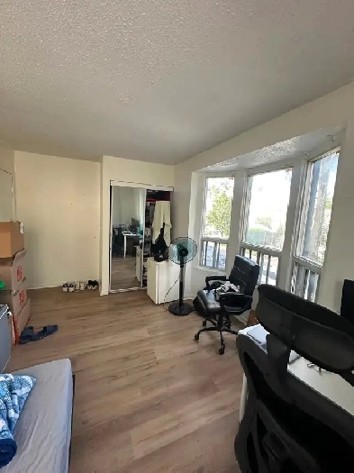 Private room with patio near  TTC subway , downtown Toronto