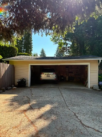 Single Car Garage for rent