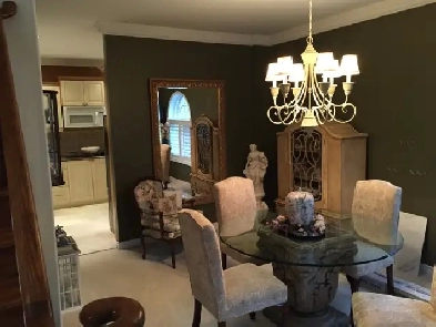 Luxury 4 BR Detached House for Rent in Prime Location Newmarket