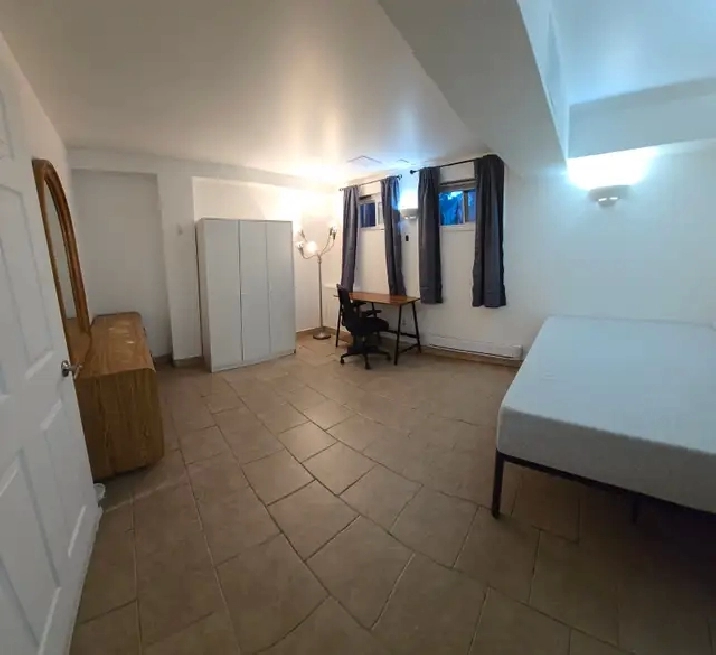 Private&fully furnished bedroom walking distance from University