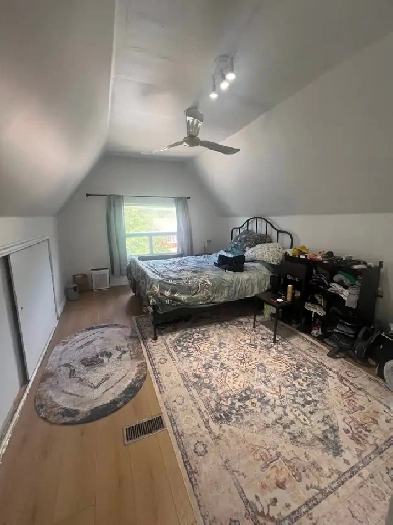 One Bedroom Apartment, Steps to Subway