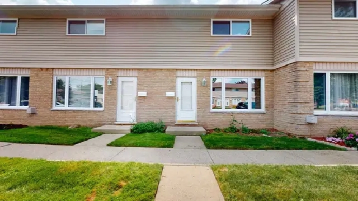 SPACIOUS THREE BEDROOM TOWNHOME BY HOSPITAL