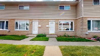 SPACIOUS THREE BEDROOM TOWNHOME BY HOSPITAL