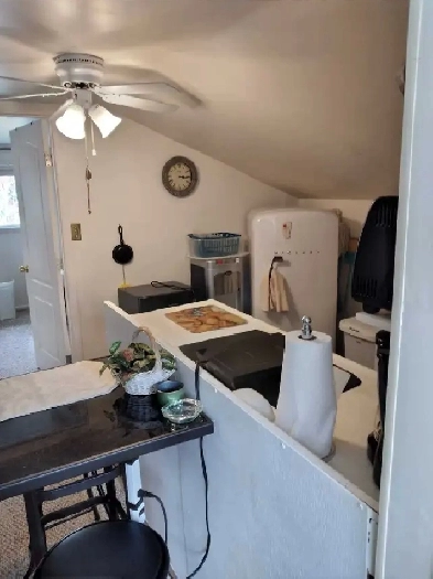 Upstairs 1 Bedroom and kitchentte