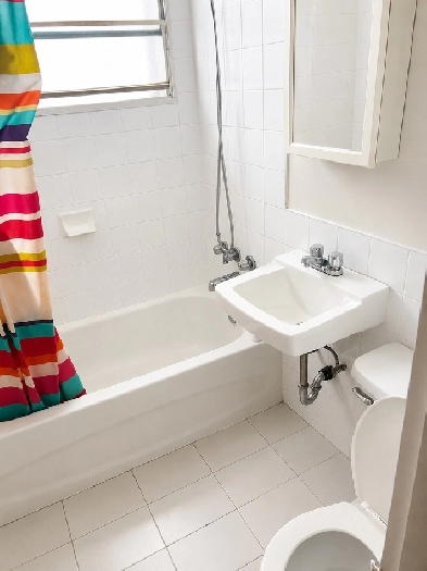 Spacious Furnished 3 Bedroom (5½) Apartment – Lease Transfer