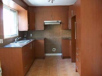 4 1/2 APT - St-Leonard (in a TRIPLEX)