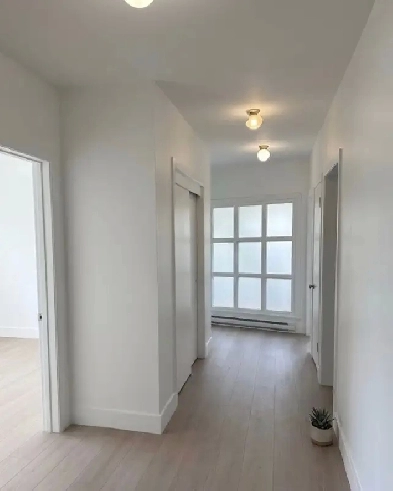 Un grand 5 1/2 en haut d’un duplex à louer
