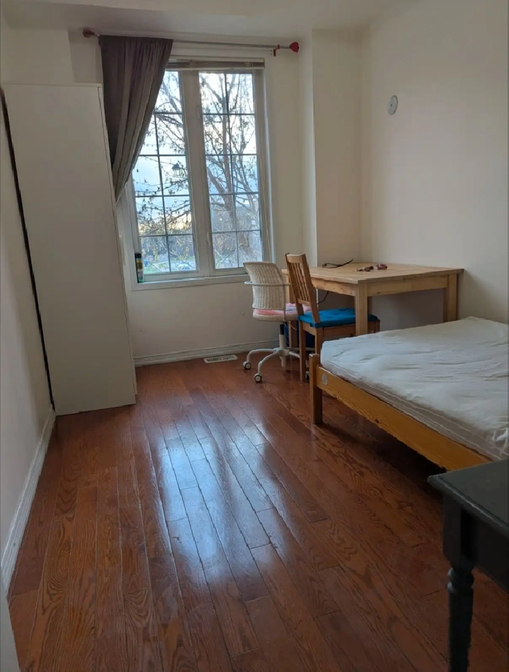 Multiple Rooms Private Bath Balcony Parking @York University