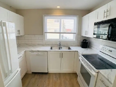 328-600 Signal Road