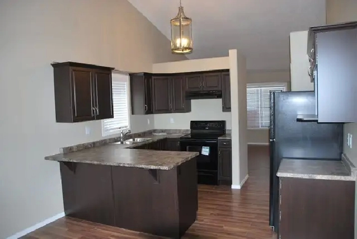 New house in Stonebridge,  2 & 3 bdrm suites - available Jume 30