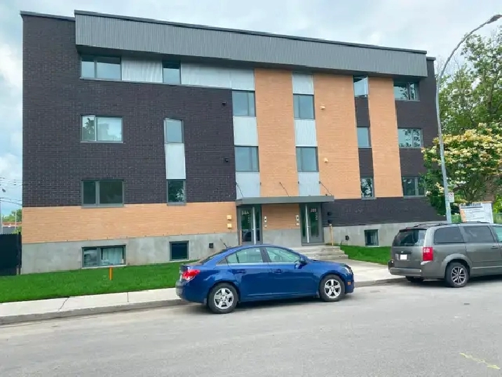 Grand 4 ½ style condo avec Bureau –Stationnement