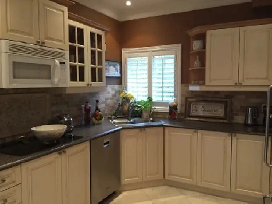 Luxury 4 BR Detached House for Rent in Prime Location Newmarket
