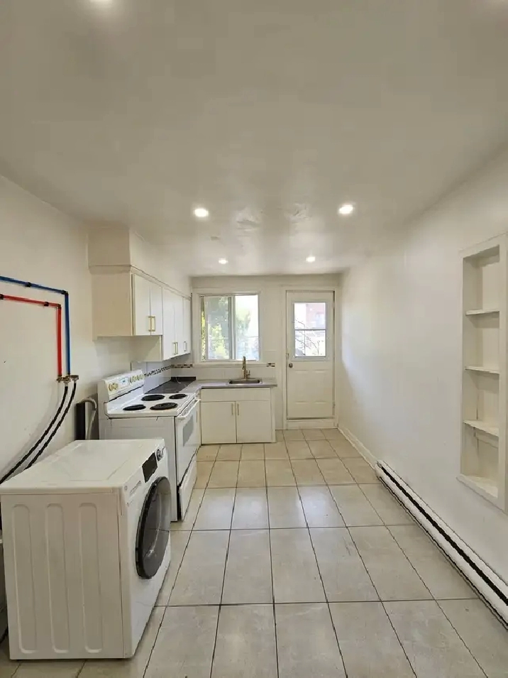 Spacious 3 1/2 apartment near the Jewish General Hospital (JGH)