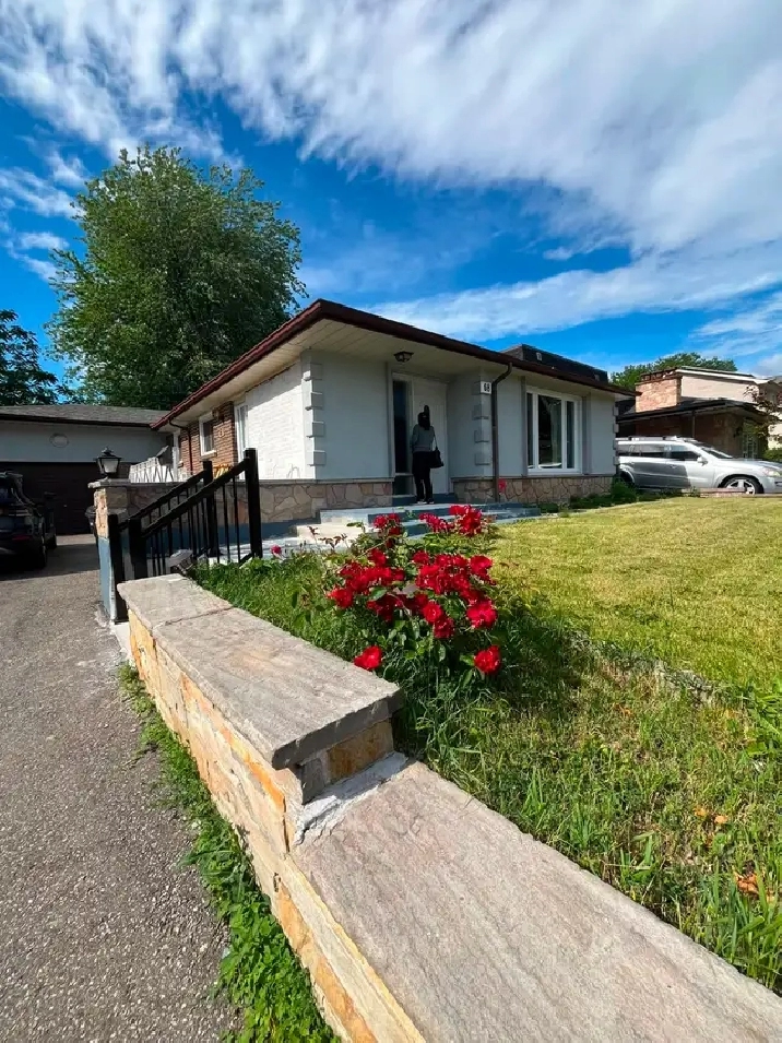 3-Bedroom House, MainFloor- Close to York University for Student