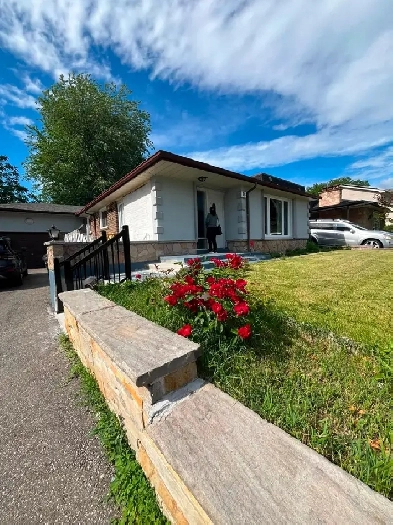 3-Bedroom House, MainFloor- Close to York University for Student