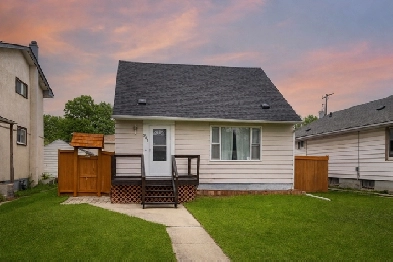 Tastefully remodelled 3bdrm   den w/ 22x22 double garage