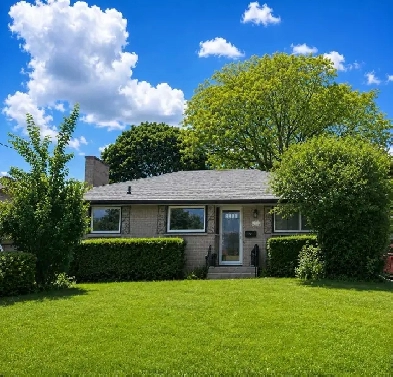 3-Bedroom Bungalow | HUGE Backyard | 2 Parking Spots | $2400