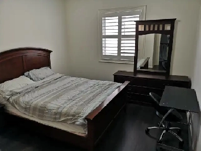 Quiet Bedroom for Rent in Modern NE Oakville Home (Traf/Dundas)