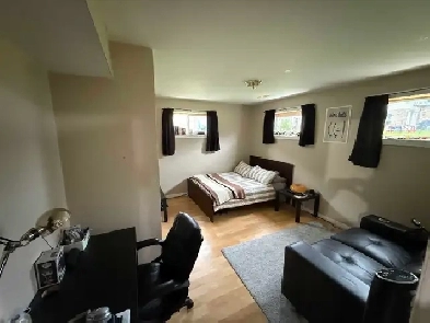 Rental Room: 5-Bedroom House Near Fleming and Seneca