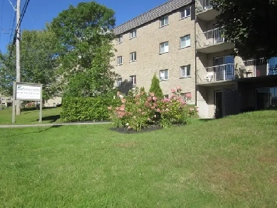 GRAND 4 1/2 SECTEUR NORD, (ASCENSEUR)