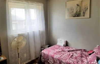 ROOM FOR RENT NEAR GURUGHAR