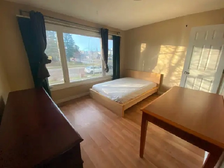 Furnished room 2 mins to Rundle Station