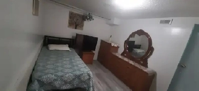 Furnished room in Malton (647) 703-1273 for single working man