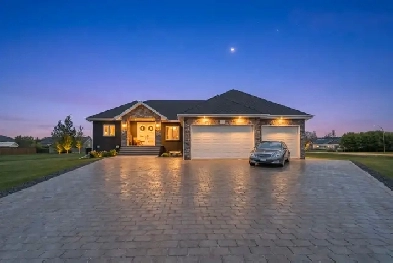 Home for Sale GIMLI!