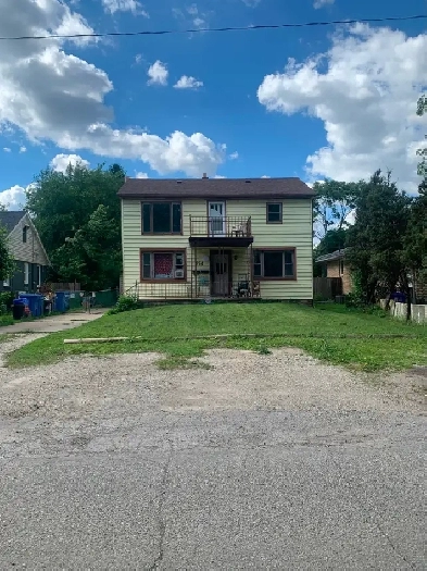 Beautiful, renovated 2 to 3 bedroom upper duplex