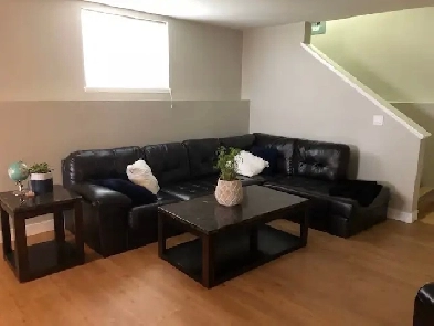 QUALITY NEWER 2 BEDROOM SUITE – PRIVATE DRIVEWAY & 6 APPLIAN...