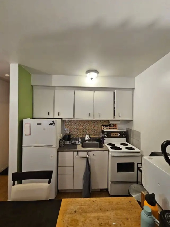 2 1/2 appartement à louer Plateau-Mont-Royal330 Laurier Ave E