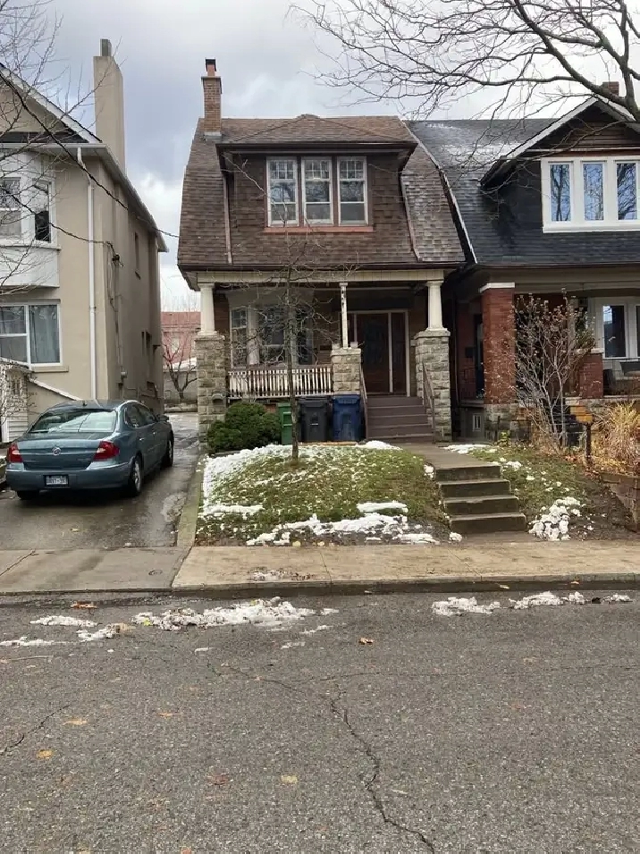 Dufferin & Rogers. 1 B/R Unfurnished Apartment