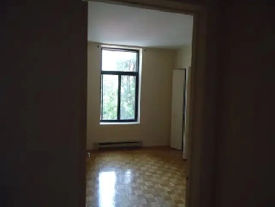 Large, renovated 3 ½ - Sherbrooke Street W.