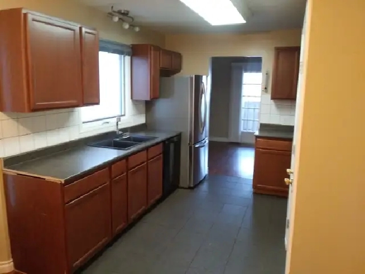 Six Bedroom House, 'B's, Timberlea