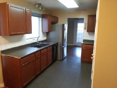 Six Bedroom House, 'B's, Timberlea