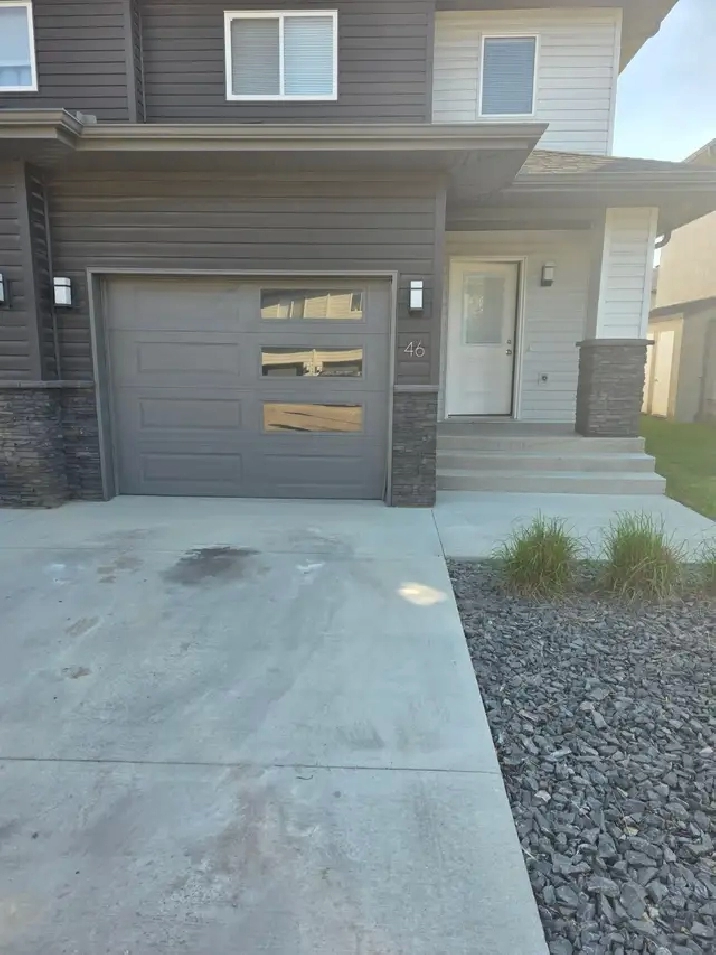 Subletting- 900 Vaughan Avenue Townhouse In Selkirk, MB