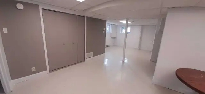 GRAND LOGEMENT 3 1/2 A LOUER