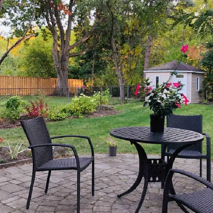 A beautiful bedroom/parking near UTM for rent