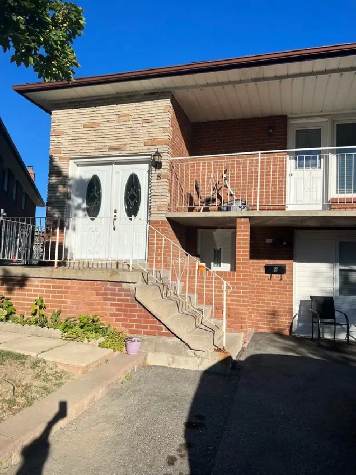 House for rent - top floor only