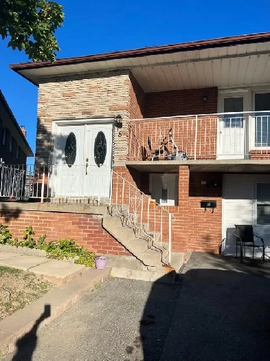 House for rent - top floor only