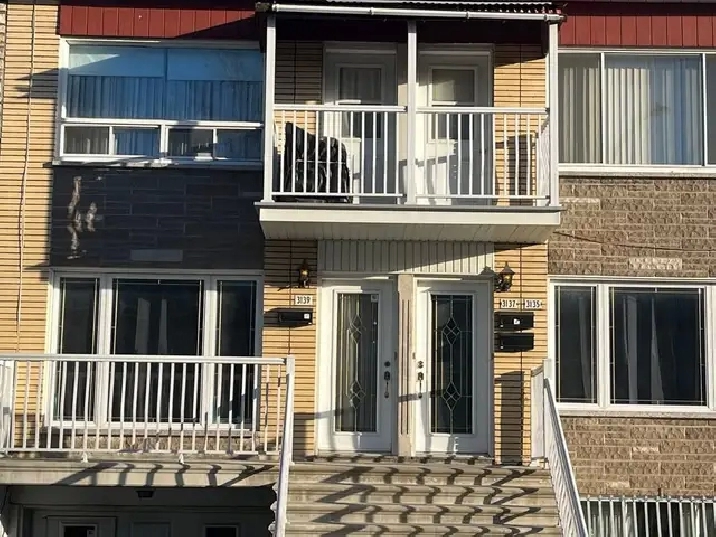 1 Minute From Metro Langelier - All included $750