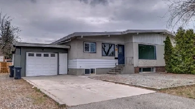 2 Bedroom Upper Unit with Yard & Garage