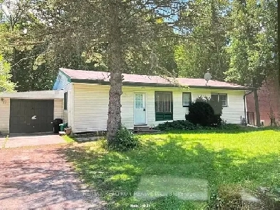 3-bedroom, 2-Bathrooms House For Rent in Richmond Hill Oakridges