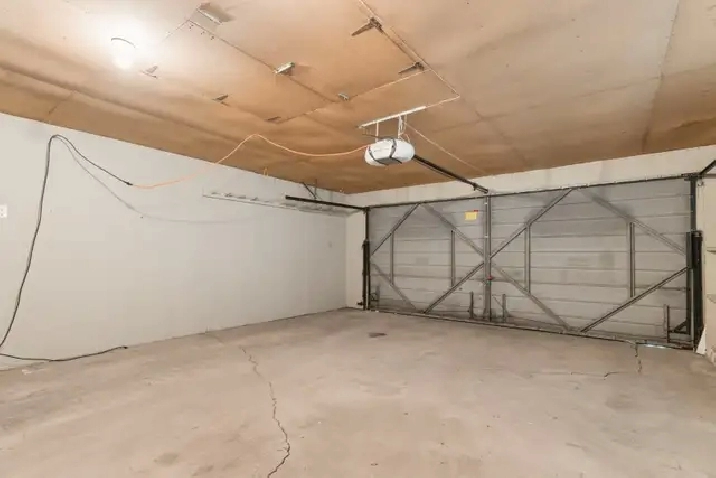 Large Insulated Double Garage for Rent - Westgate SW