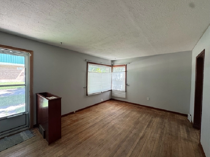 2Bed 1Bath House For Rent In Weston