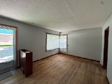 2Bed 1Bath House For Rent In Weston
